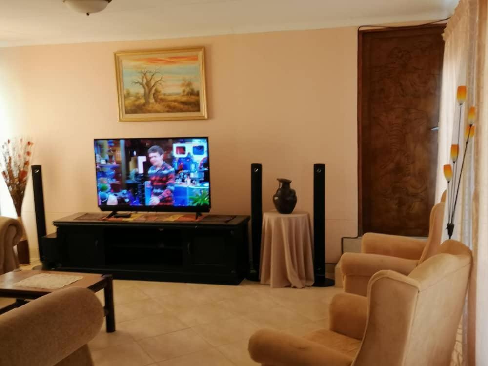 Jjp Self Catering - Three Bedroom House Lüderitz المظهر الخارجي الصورة