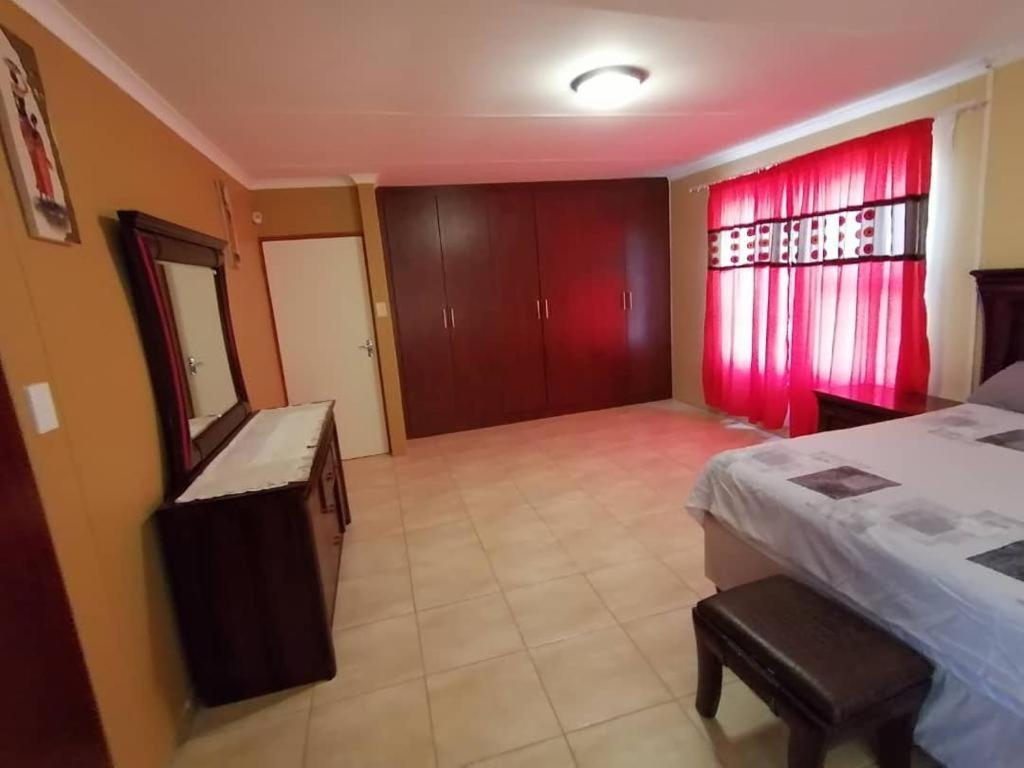 Jjp Self Catering - Three Bedroom House Lüderitz المظهر الخارجي الصورة
