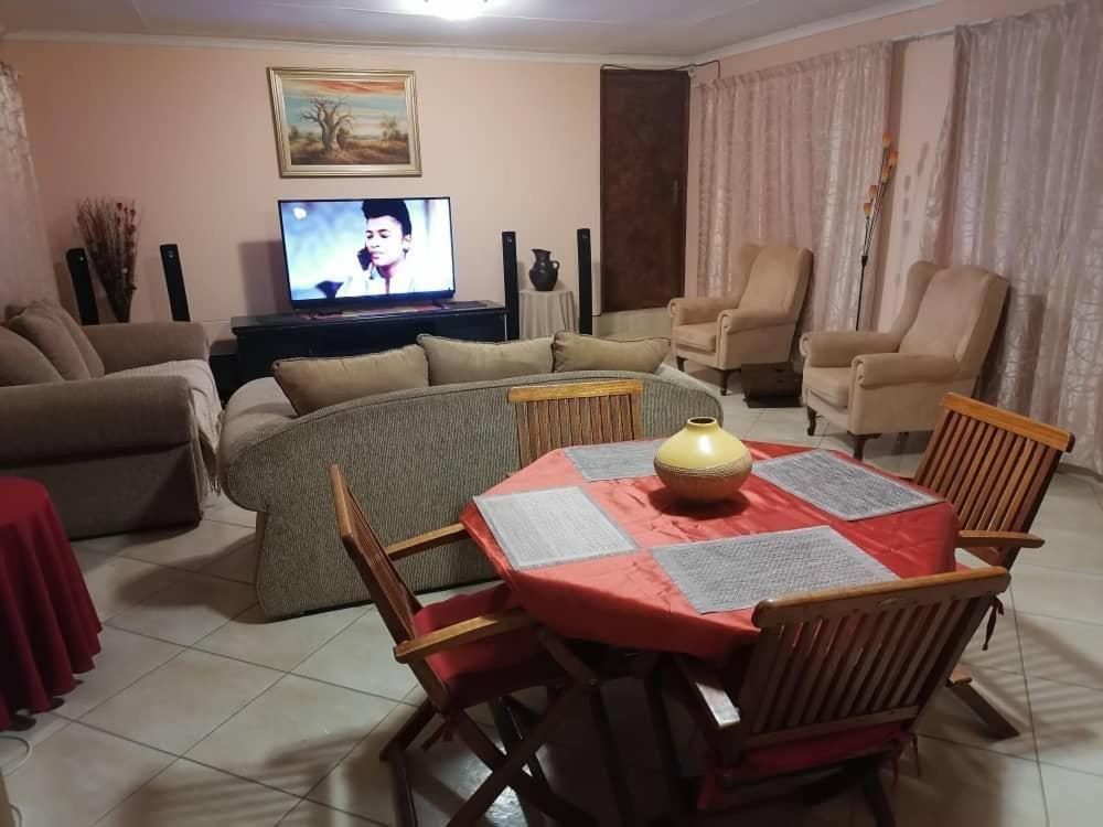 Jjp Self Catering - Three Bedroom House Lüderitz المظهر الخارجي الصورة