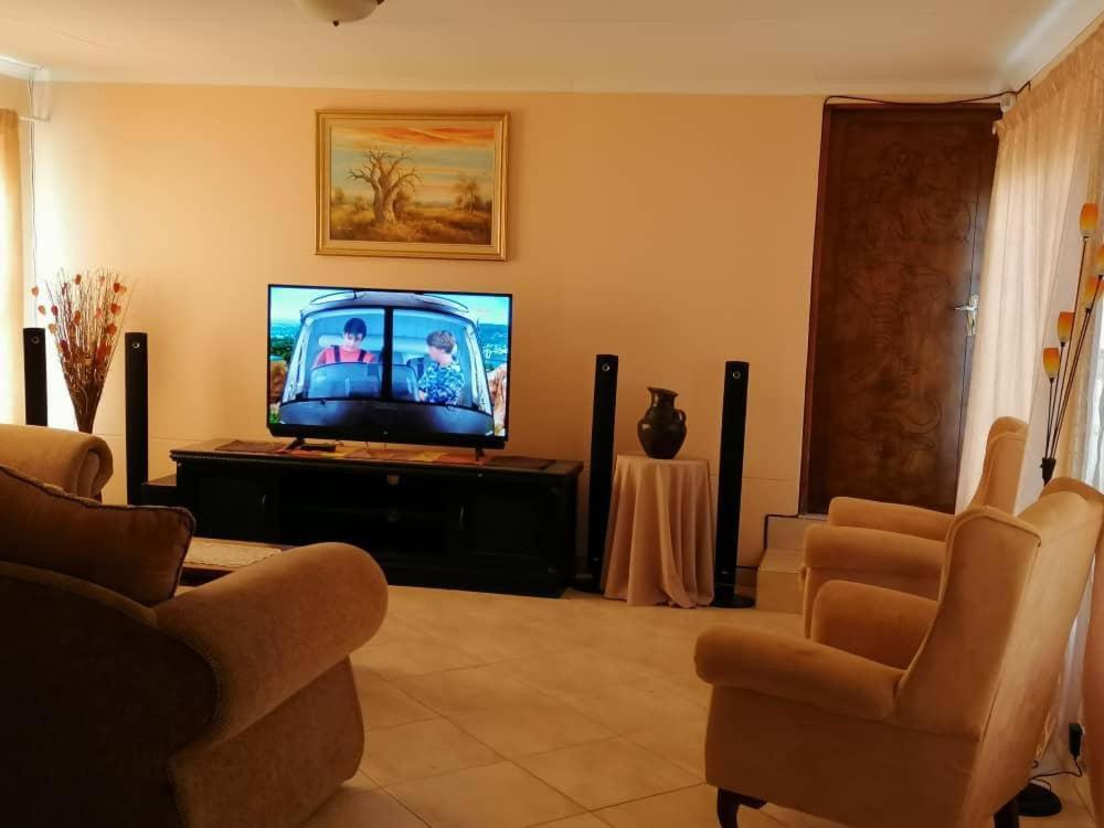 Jjp Self Catering - Three Bedroom House Lüderitz المظهر الخارجي الصورة